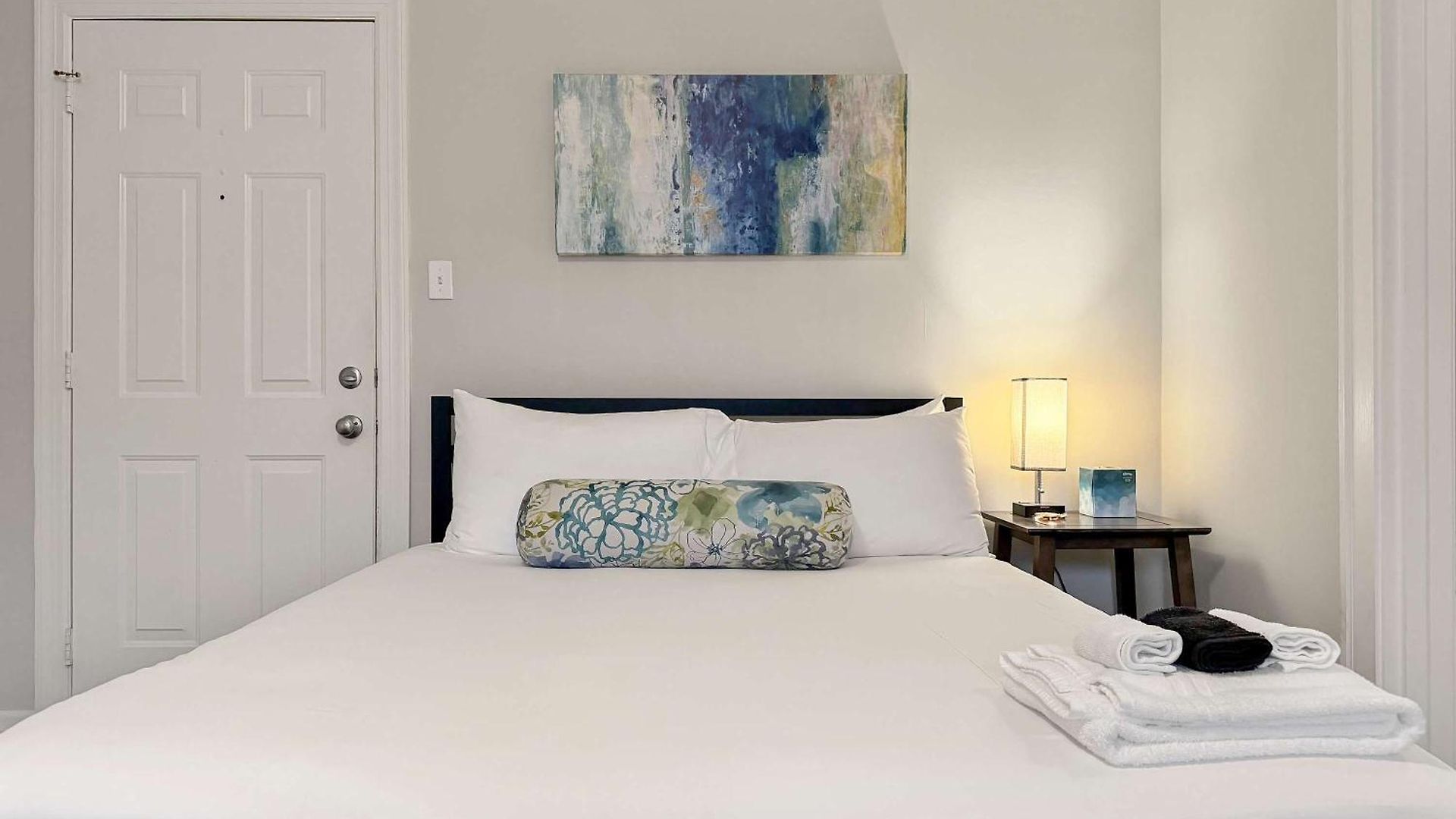 Sunlit With Charm - Lunt Rep * Chicago