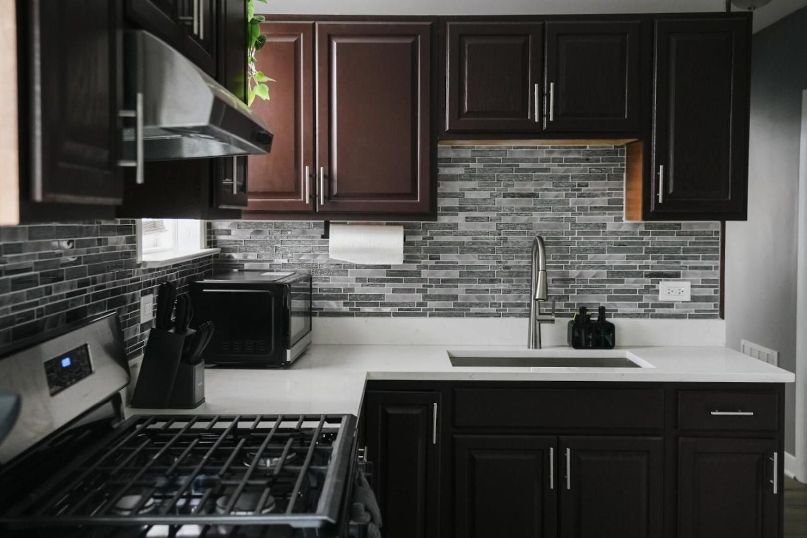 2br W/ Workspace - Coffee Bar - Near Transit Apartment