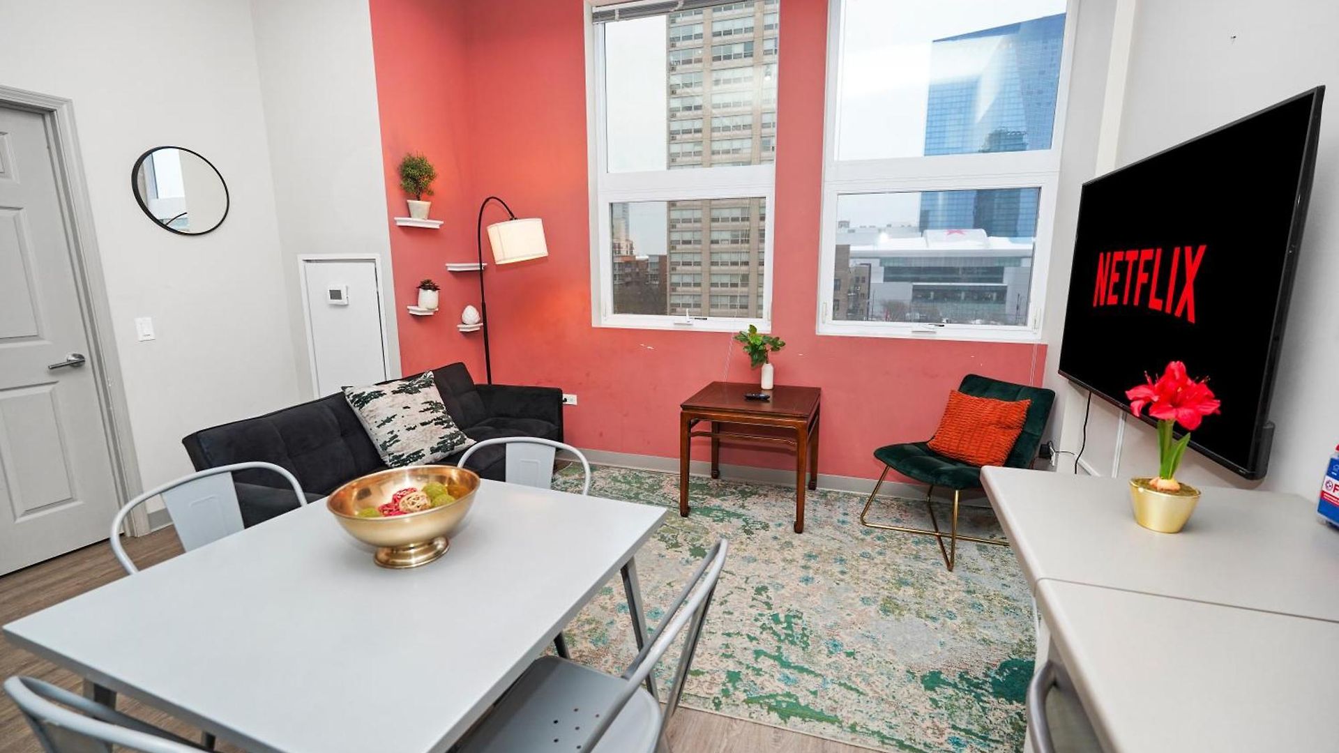 South Loop 2br Retreat Near Grant Park, Soldier Field, Adler Planetarium & Columbia College Apartment *