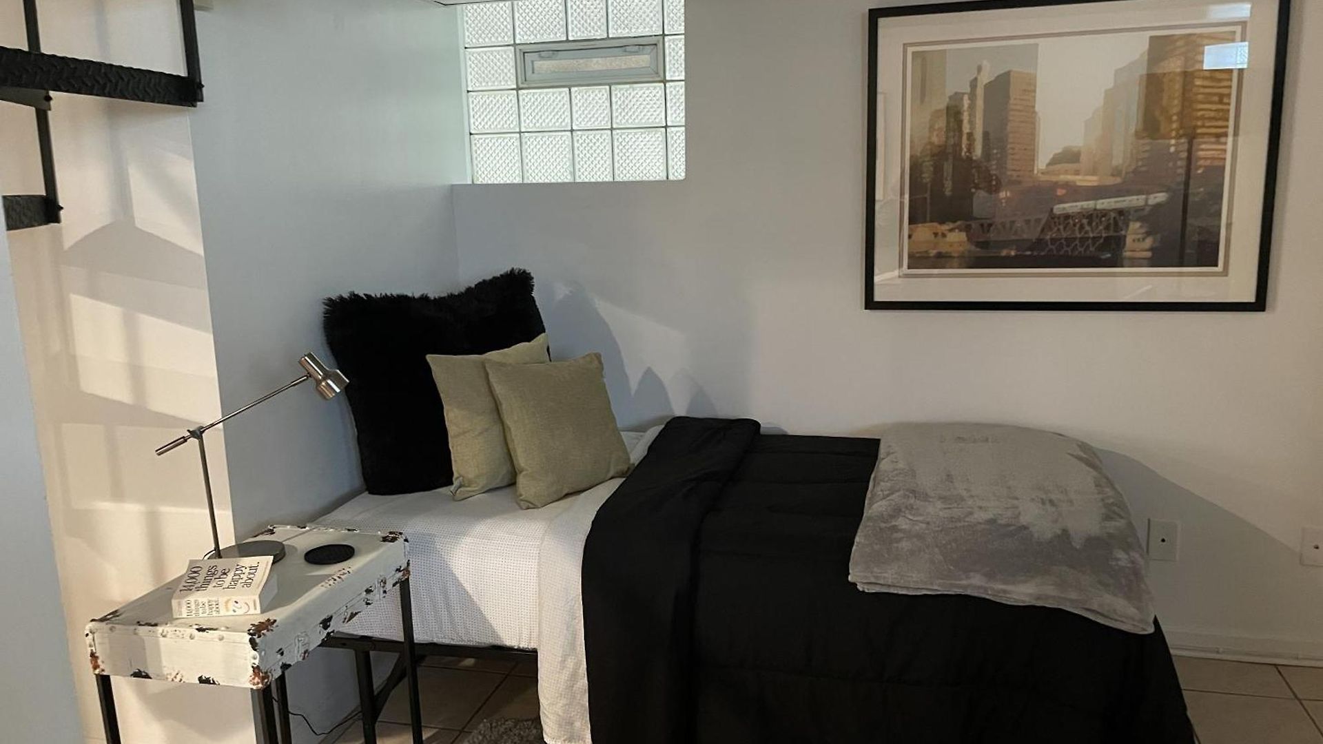 The Wrigleyville Garden 200 Steps To Wrigley-2br *