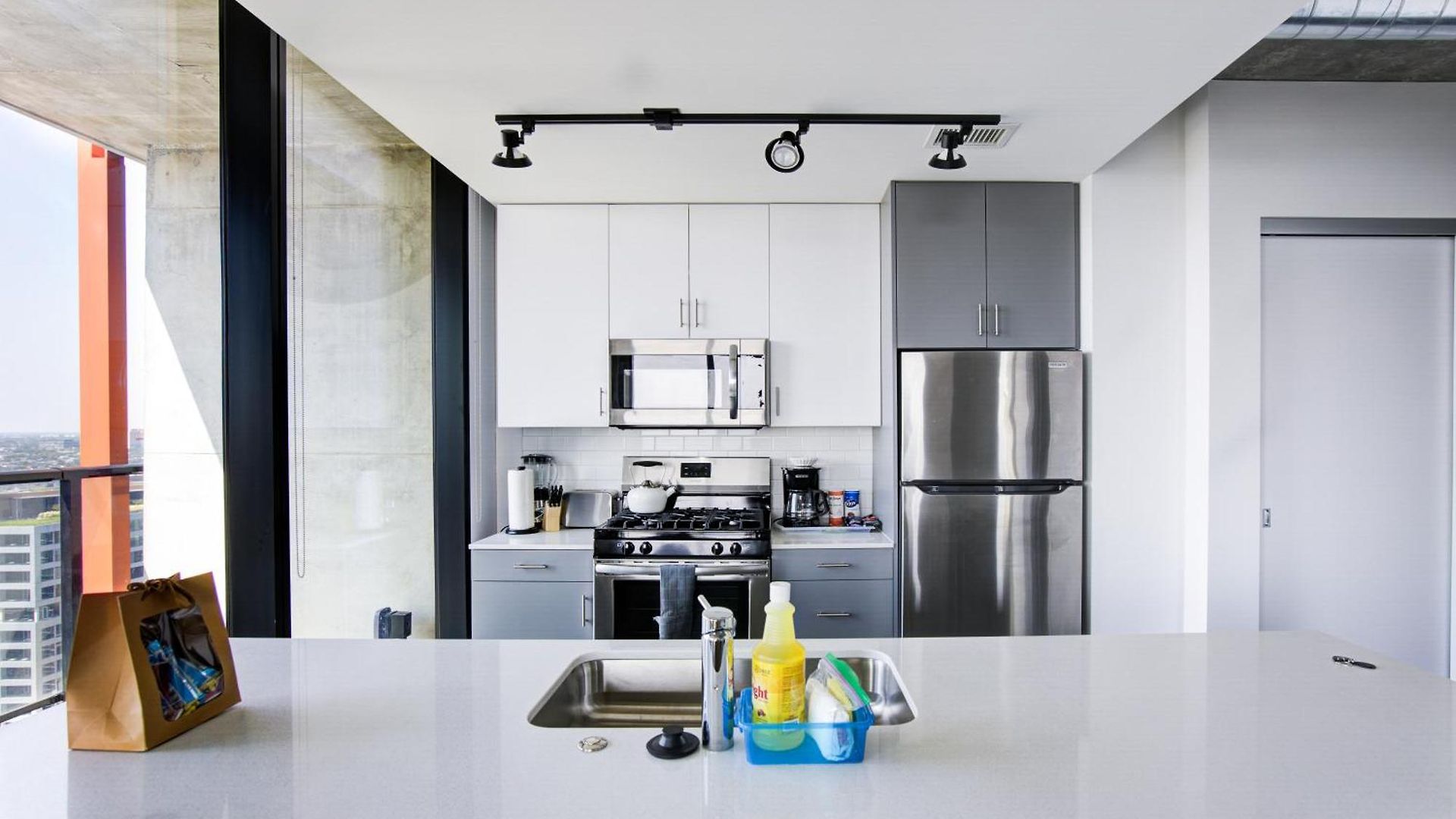 Apartment 2br Designer Loft Modern Luxe In Center