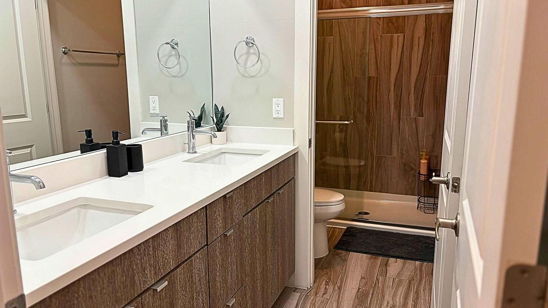 Sleek Style 3br Haven - Free Parking - Ashland 2n Apartment *