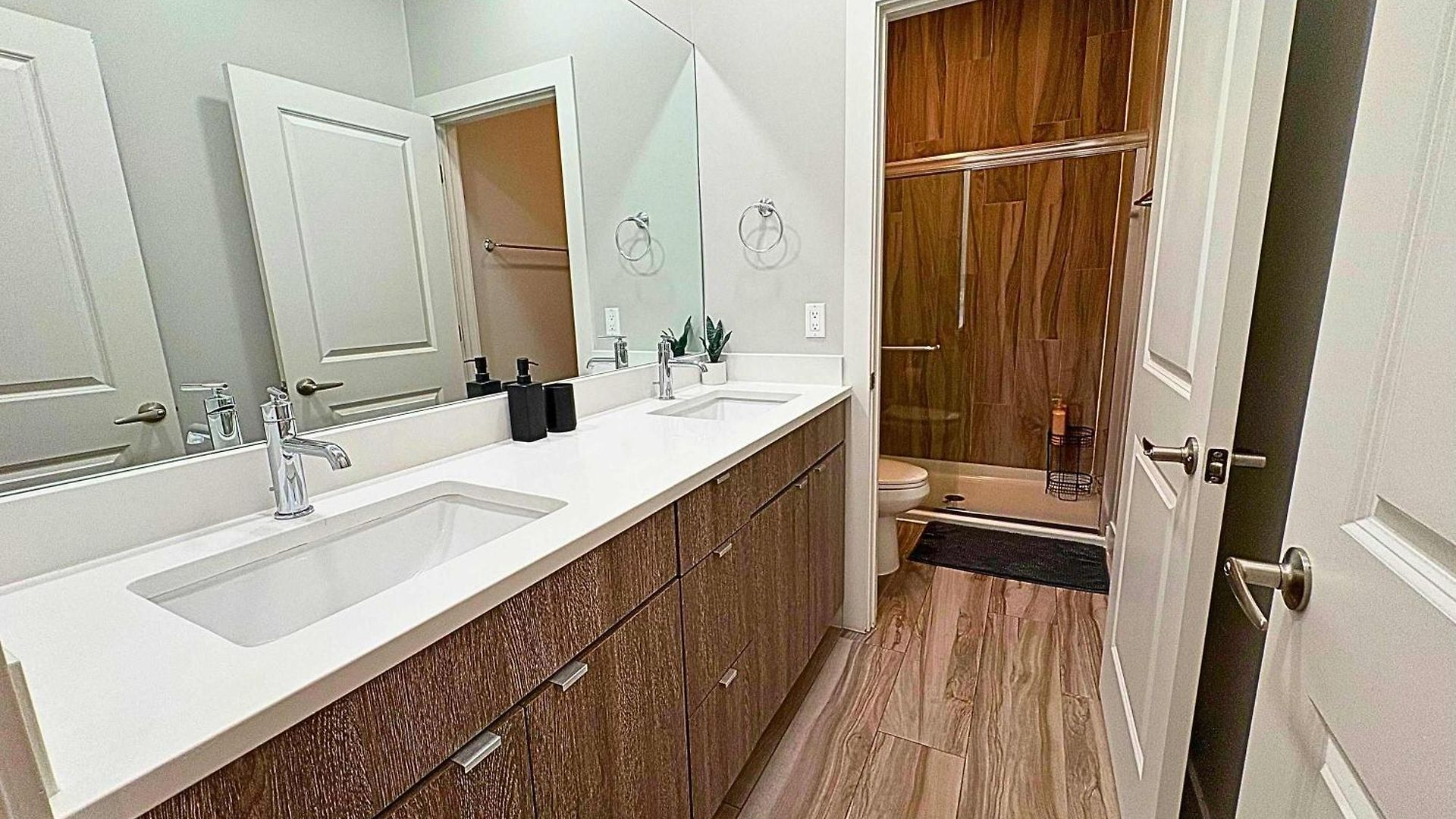 Sleek Style 3br Haven - Free Parking - Ashland 2n Chicago