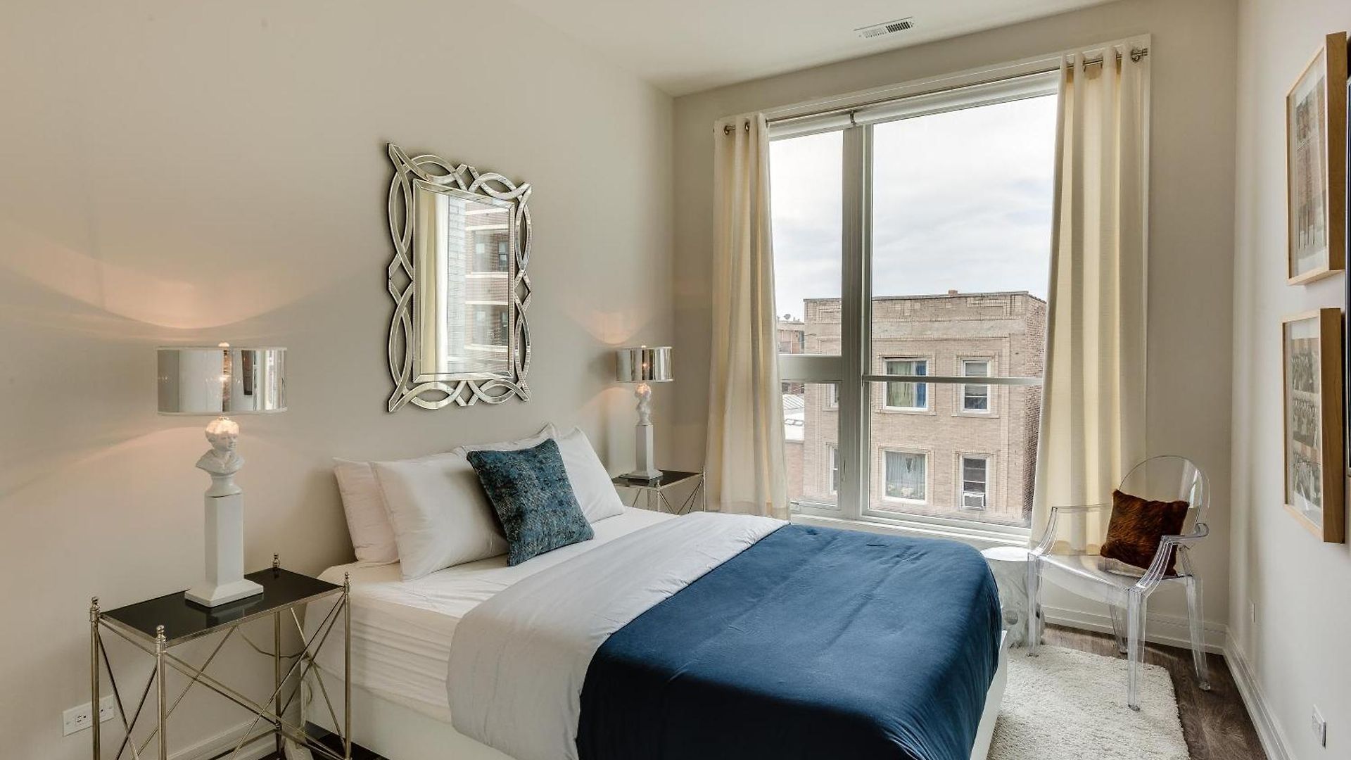 Designer 3br With Balcony & Elevator On Clark! Apts Apartment