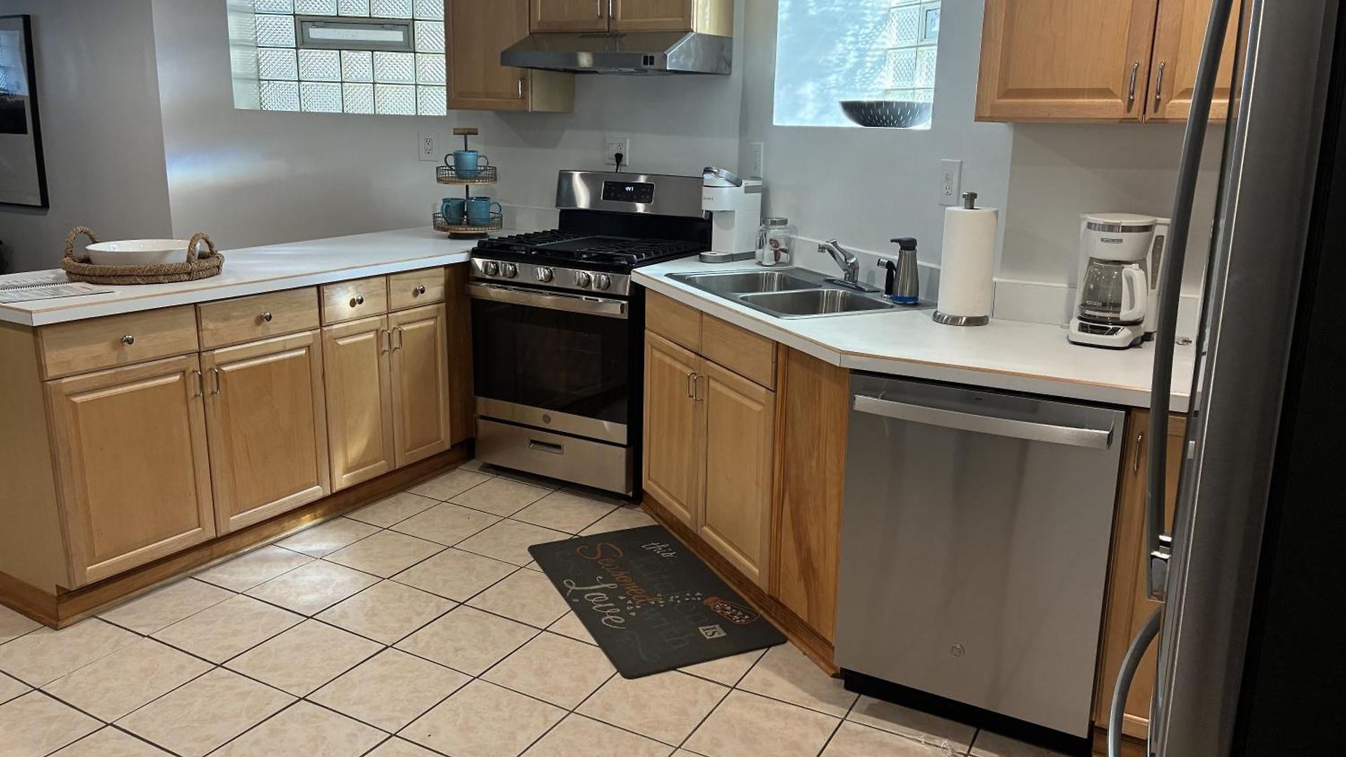 The Wrigleyville Deluxe -steps From Wrigley Sleeps 10 Chicago