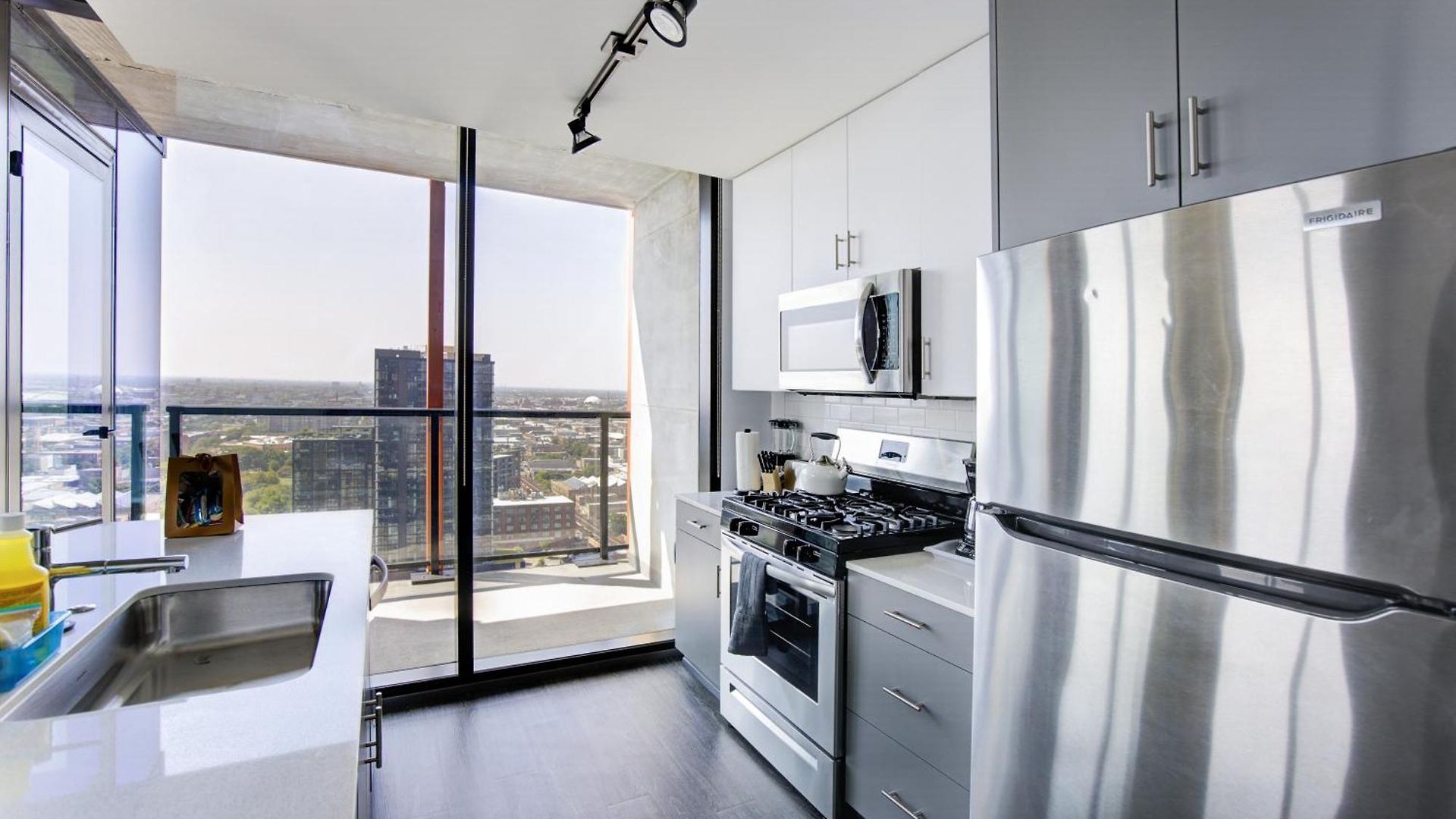 Apartment 2br Designer Loft Modern Luxe In Center