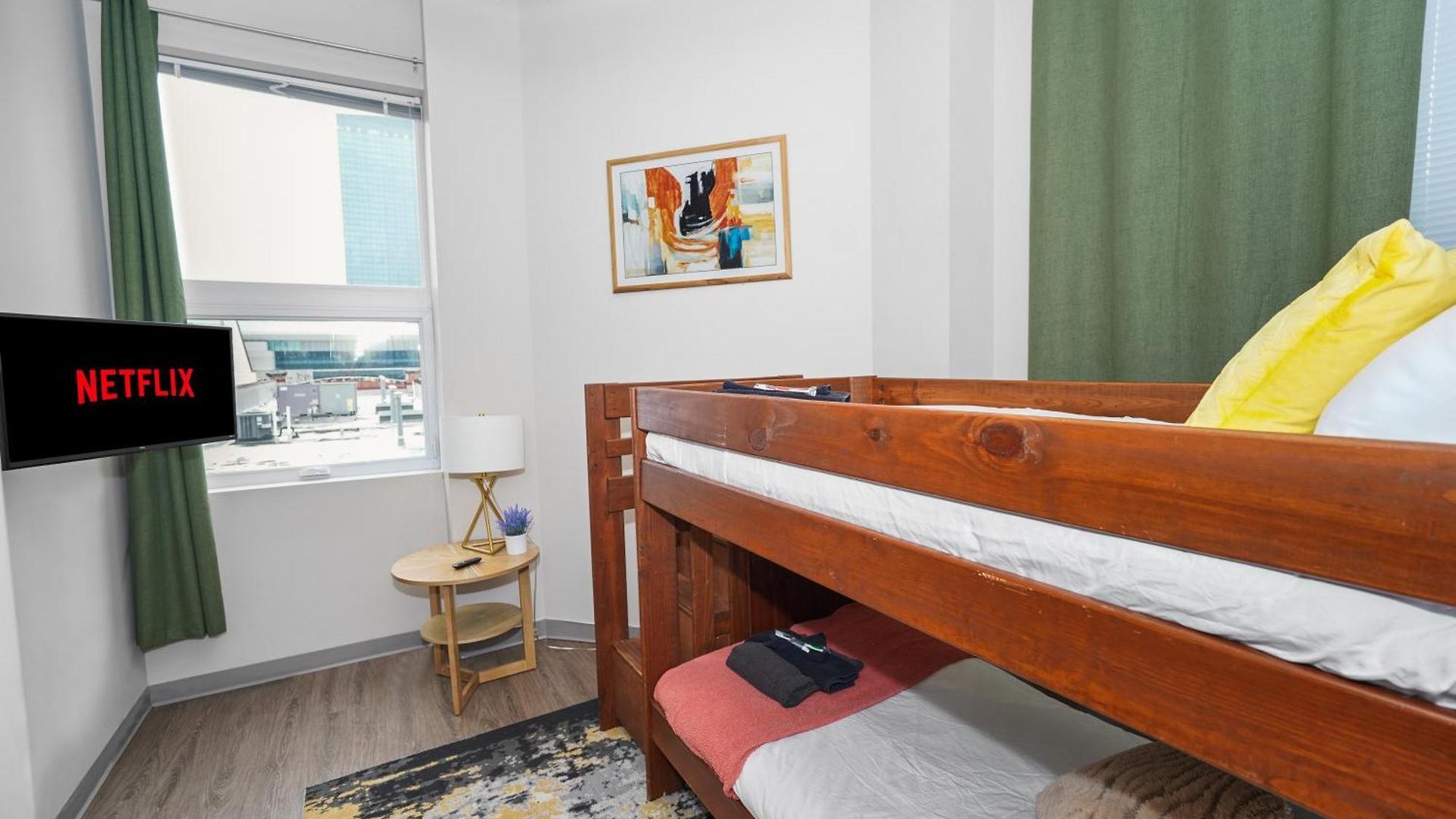 Apartment Mccormick Place 2br Oasis With Optional Parking, Patio, Gym For Up To 6 Guests Near Museum Campus, Grant Park & Soldier Field *