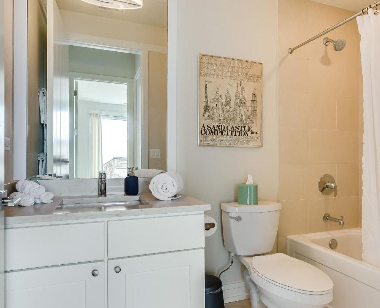Apartment Designer 3br With Balcony & Elevator On Clark! Apts Chicago