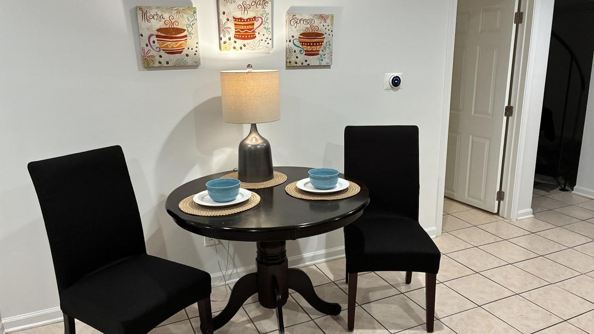 The Wrigleyville Deluxe -steps From Wrigley Sleeps 10 Apartment Chicago