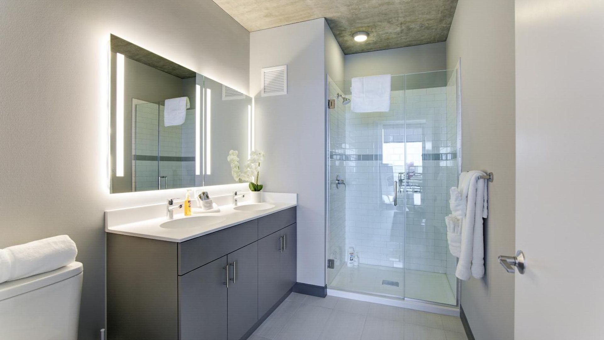 2br Designer Loft Modern Luxe In Center Apartment Chicago