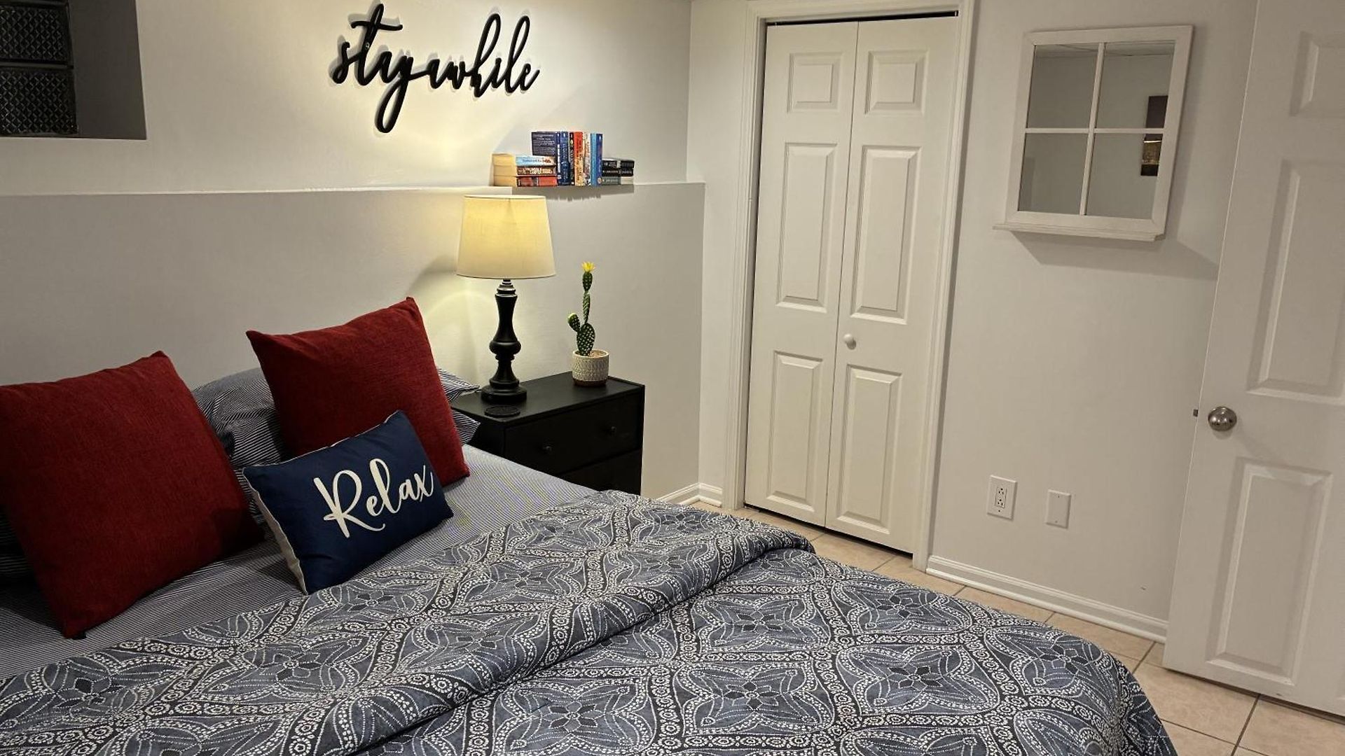 The Wrigleyville Deluxe -steps From Wrigley Sleeps 10 Apartment Chicago