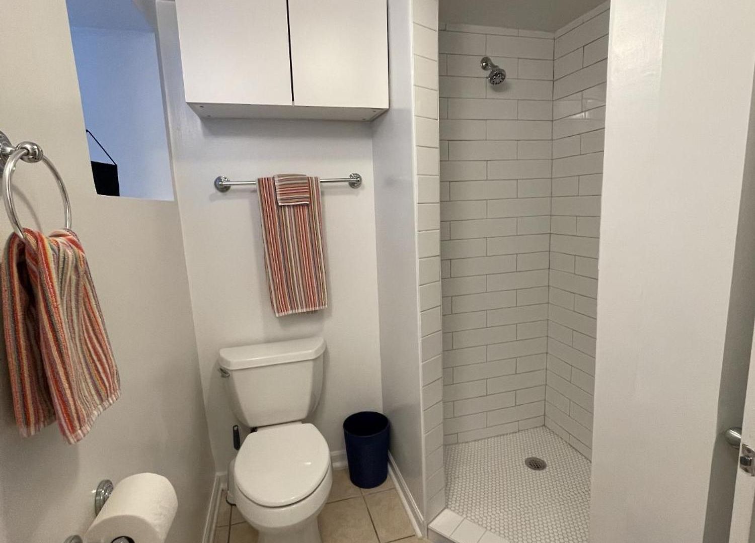 The Wrigleyville Deluxe -steps From Wrigley Sleeps 10 Apartment