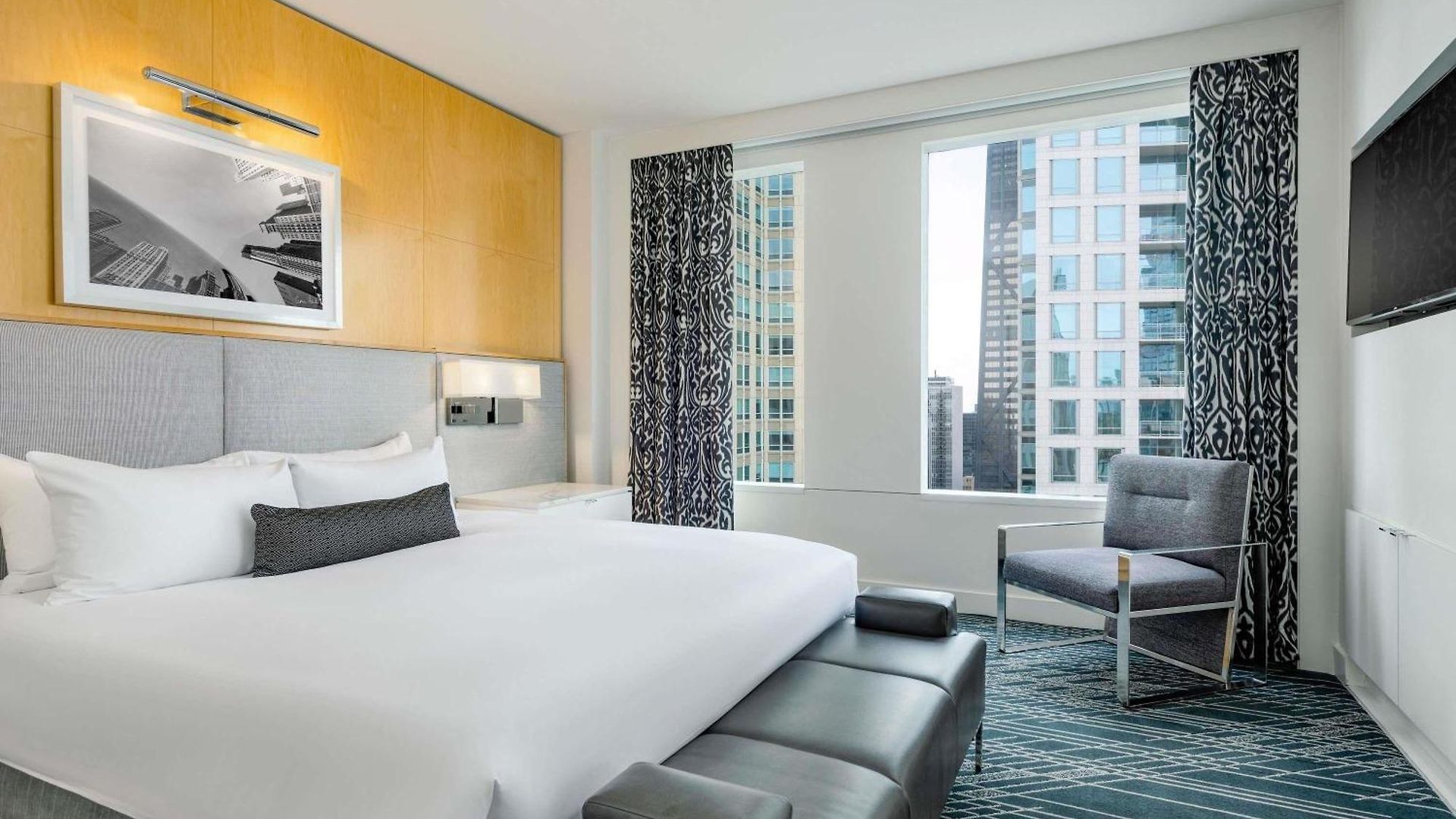 Sofitel Magnificent Mile 5*