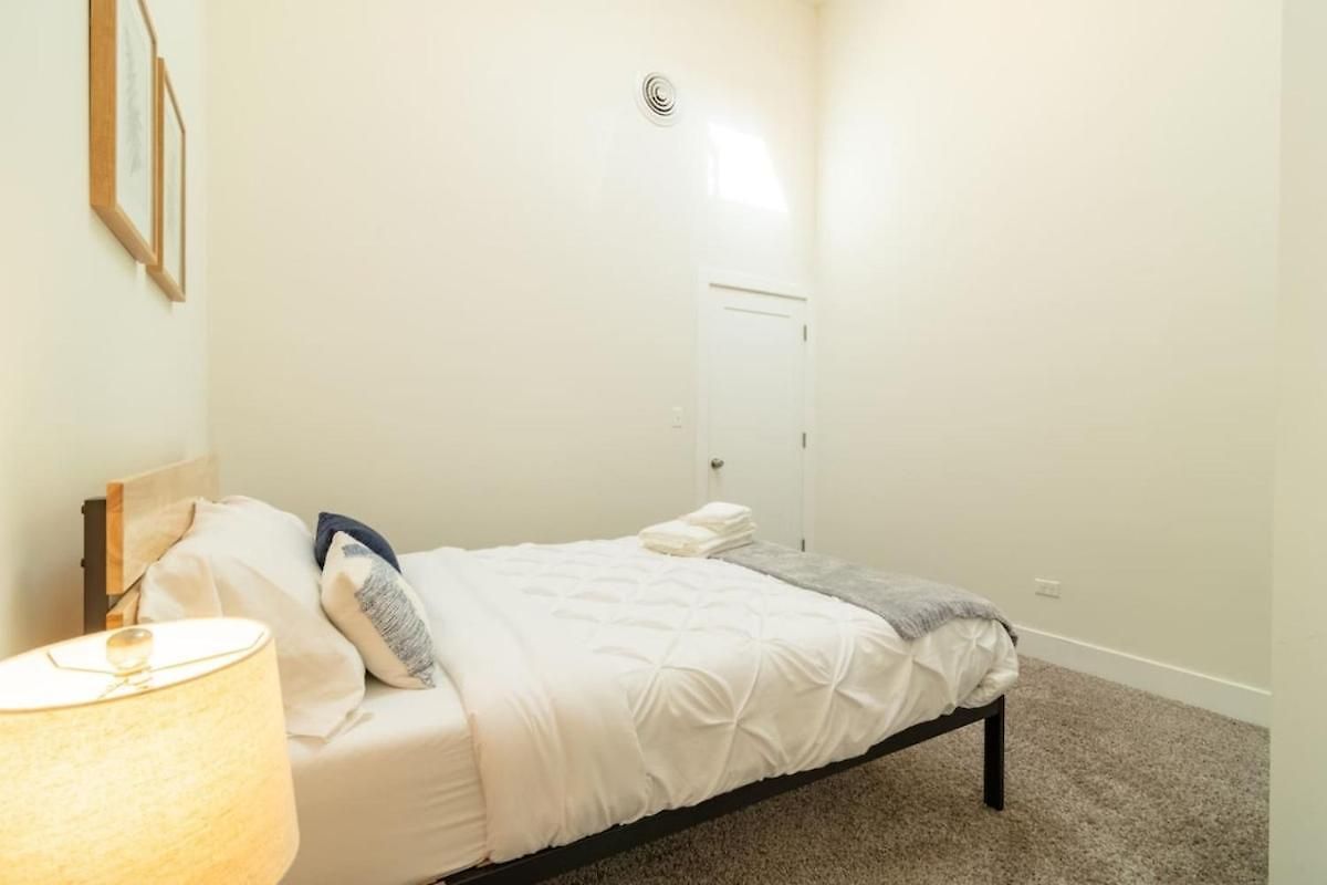 Mccormick Place 420 Friendly 3br In Downtown With Optional Parking Sleeps 8 Guests Near Soldier Field, Grant Park And Lakefront Trail Apartment Chicago