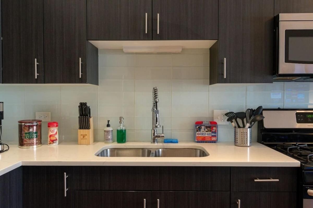 Mccormick Place 420 Friendly 3br In Downtown With Optional Parking Sleeps 8 Guests Near Soldier Field, Grant Park And Lakefront Trail Chicago