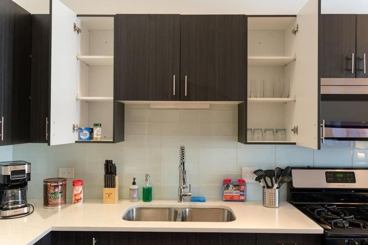 Apartment Mccormick Place 420 Friendly 3br In Downtown With Optional Parking Sleeps 8 Guests Near Soldier Field, Grant Park And Lakefront Trail
