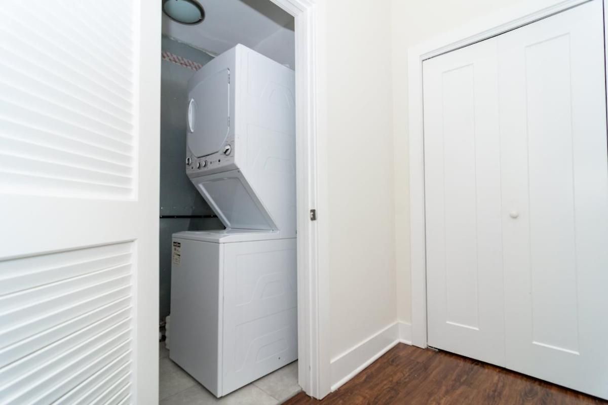 Mccormick Place 420 Friendly 3br In Downtown With Optional Parking Sleeps 8 Guests Near Soldier Field, Grant Park And Lakefront Trail Chicago