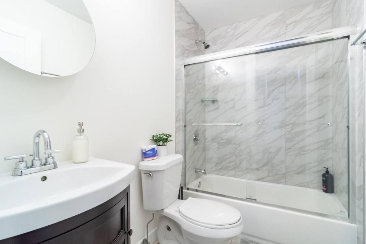 Mccormick Place 420 Friendly 3br In Downtown With Optional Parking Sleeps 8 Guests Near Soldier Field, Grant Park And Lakefront Trail Apartment