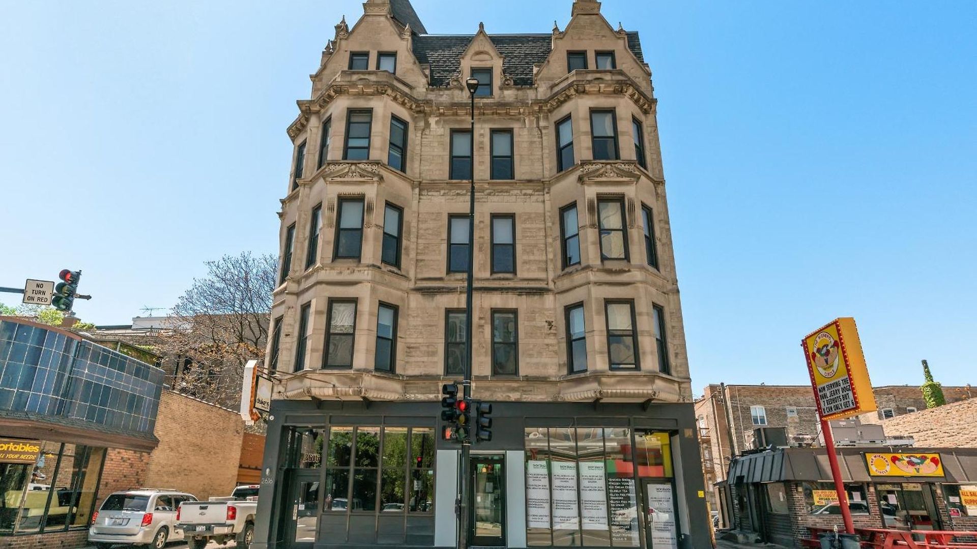 The Neighborhood - Lincoln Park Hotel