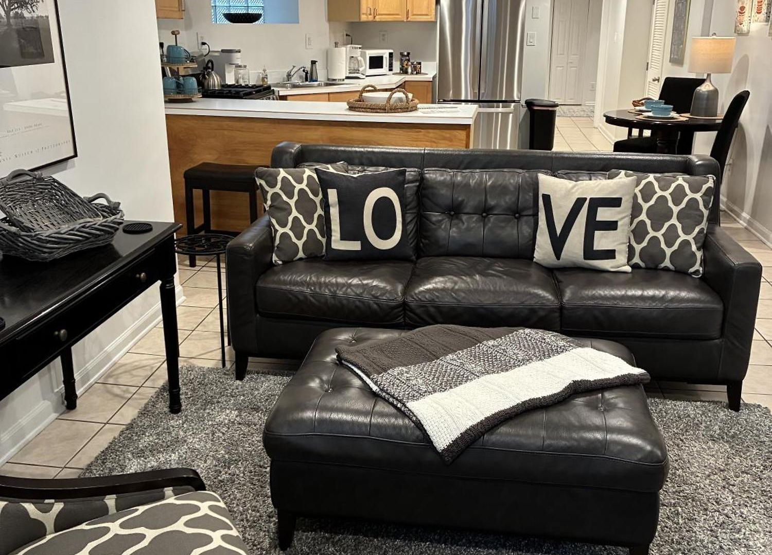 Apartment The Wrigleyville Garden 200 Steps To Wrigley-2br Chicago