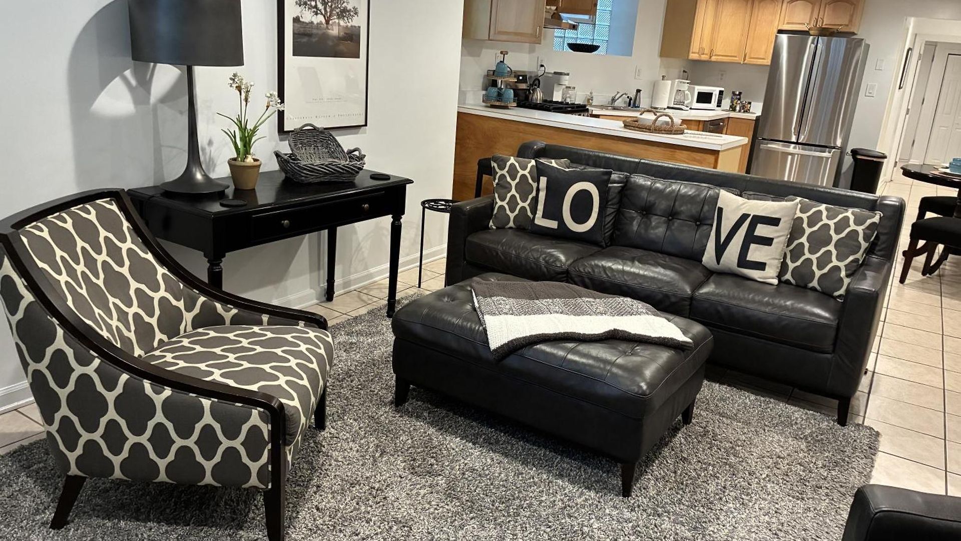The Wrigleyville Deluxe -steps From Wrigley Sleeps 10 Apartment Chicago