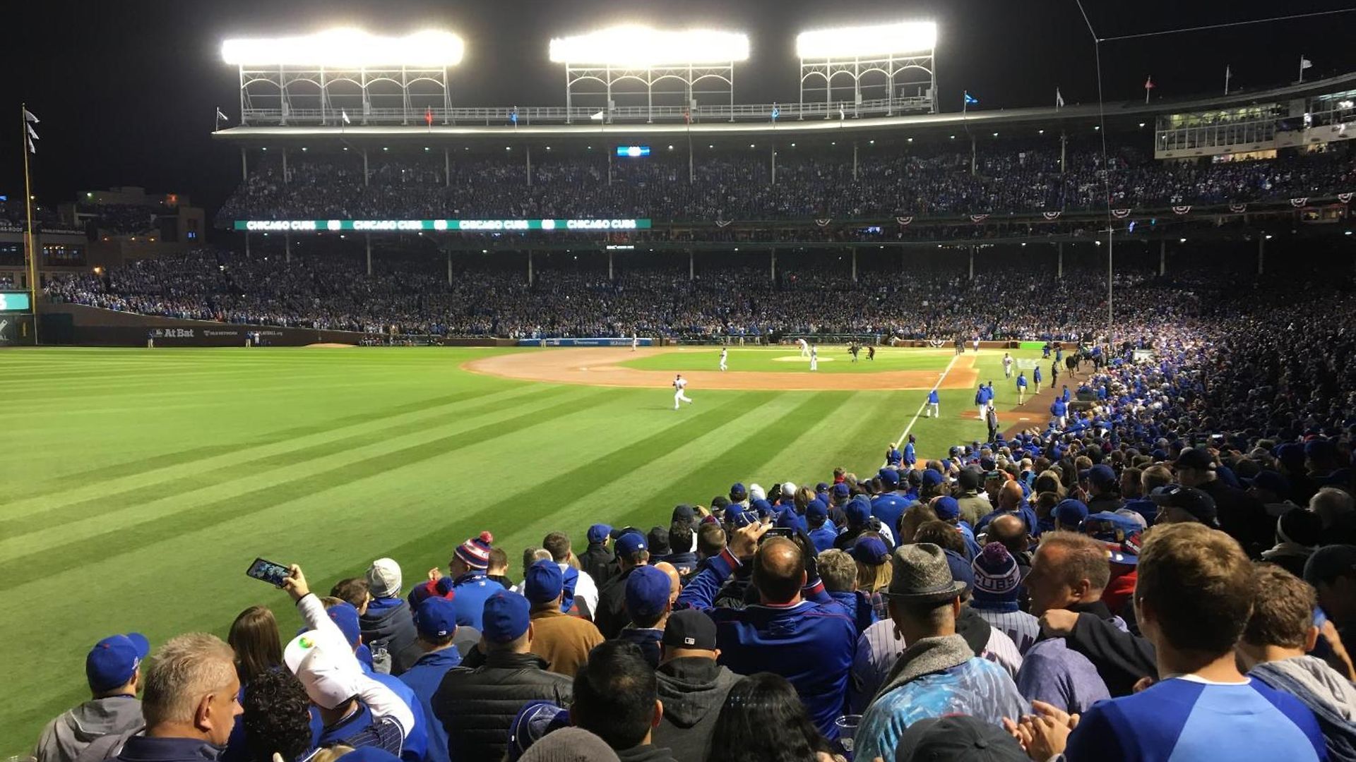 The Wrigleyville Garden 200 Steps To Wrigley-2br Apartment Chicago
