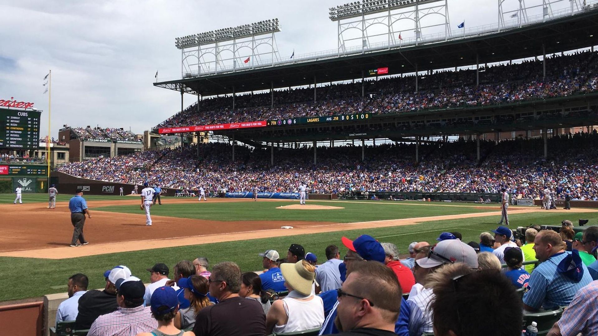 The Wrigleyville Vip-200 Steps From Wrigley Field Apartment *