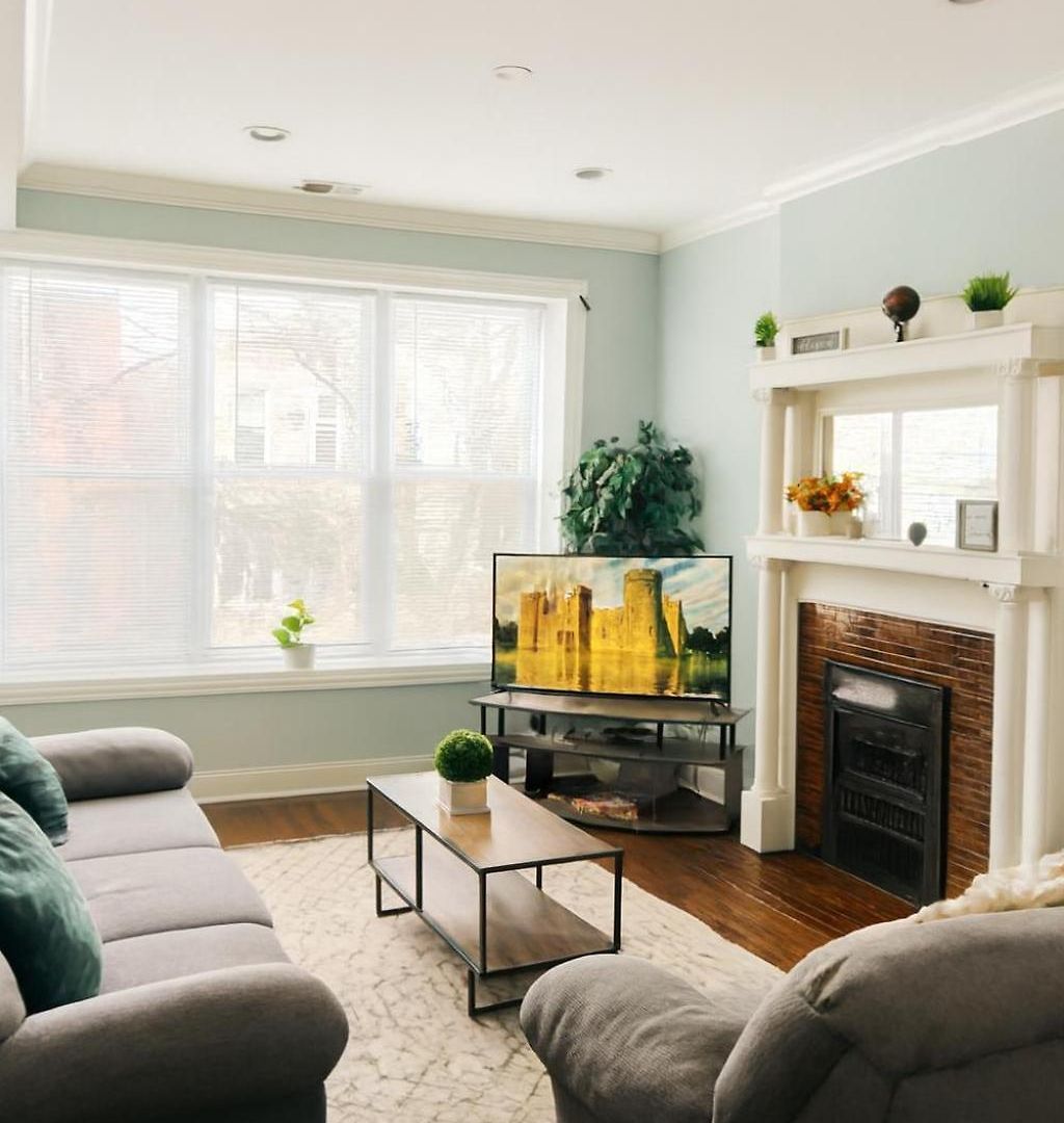 Prime Wrigley Spot Workspace Apartment