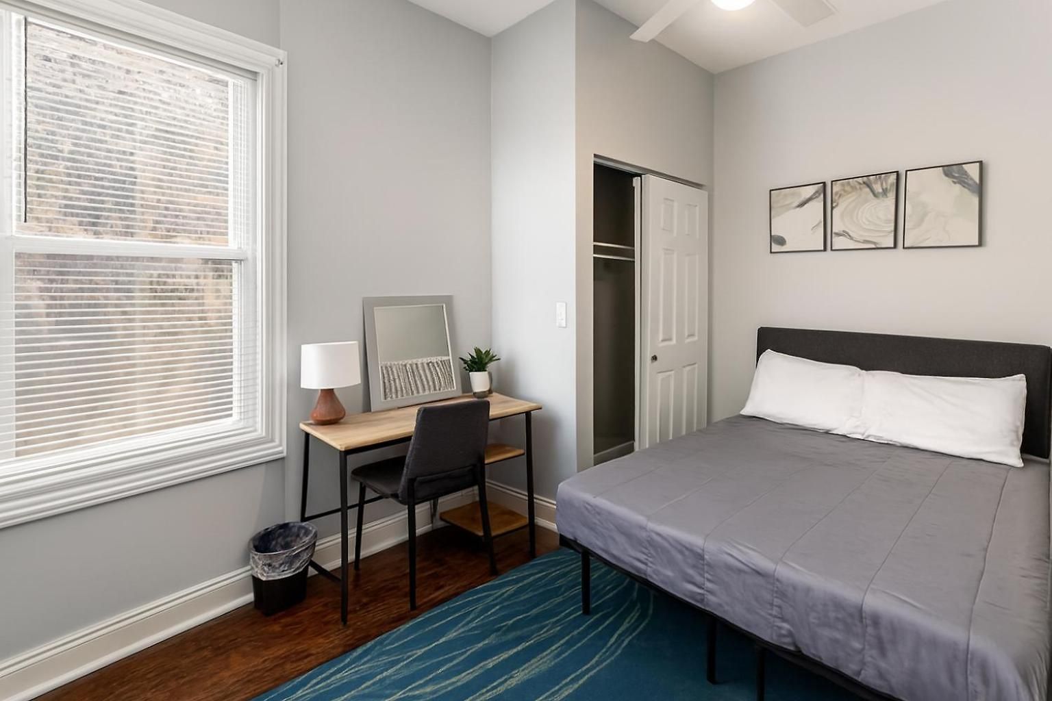 Prime Wrigley Spot Workspace Apartment