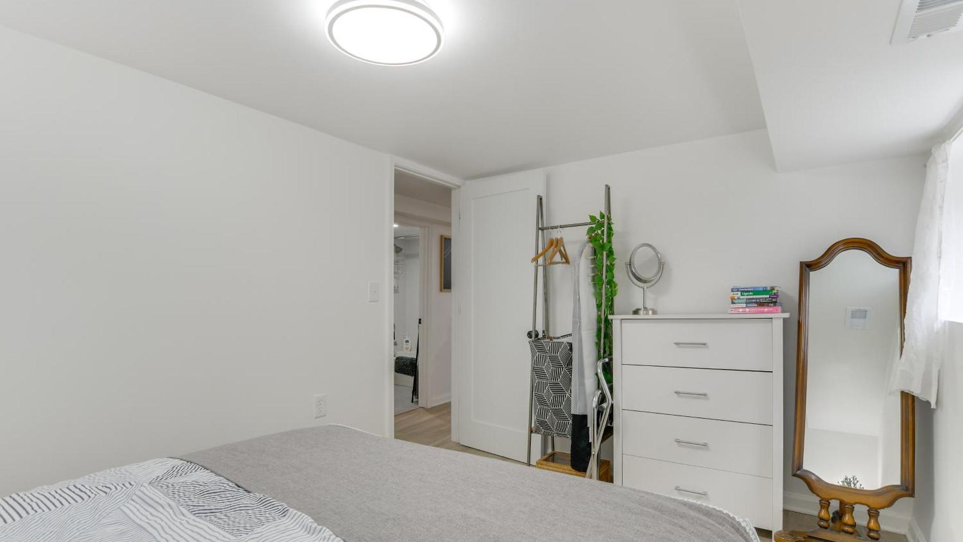 Apartment 2 Mi To Logan Square: Pet-friendly Urban Oasis! Chicago