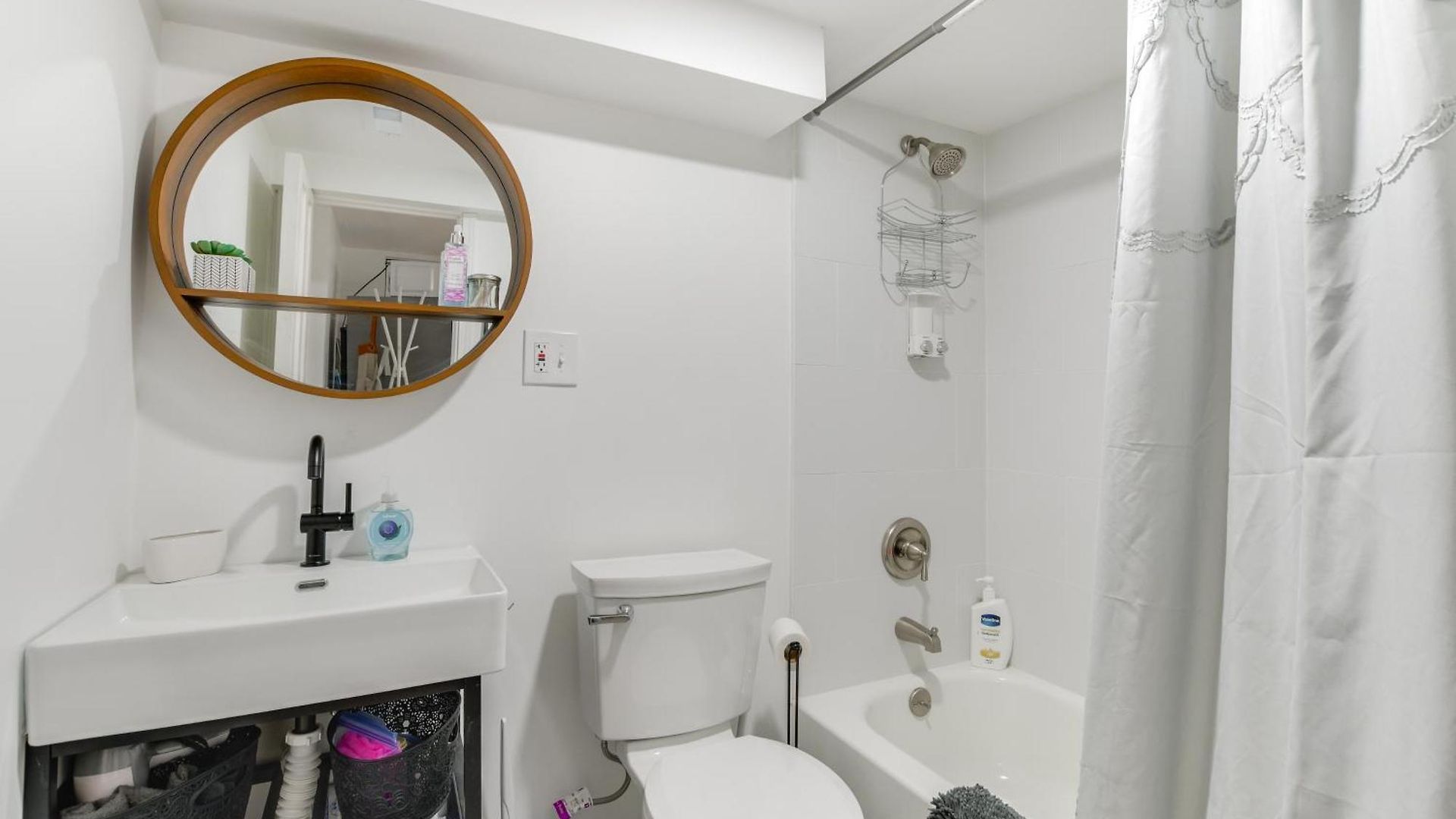 Apartment 2 Mi To Logan Square: Pet-friendly Urban Oasis! Chicago