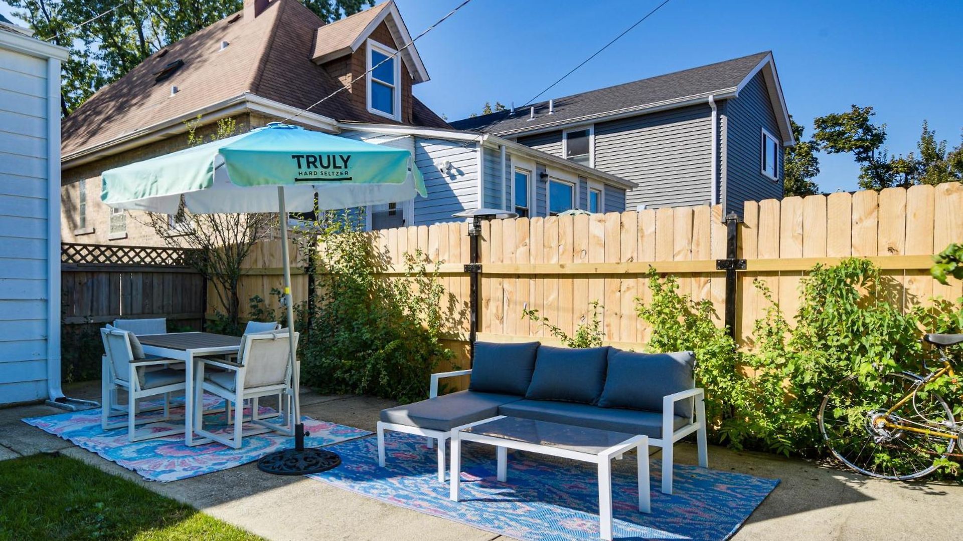 Apartment 2 Mi To Logan Square: Pet-friendly Urban Oasis! *