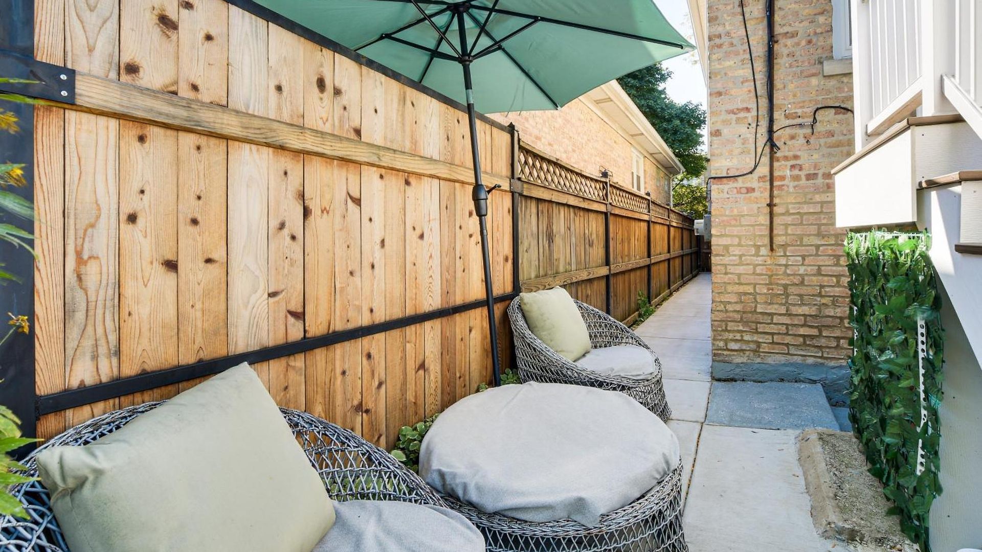 2 Mi To Logan Square: Pet-friendly Urban Oasis! Apartment