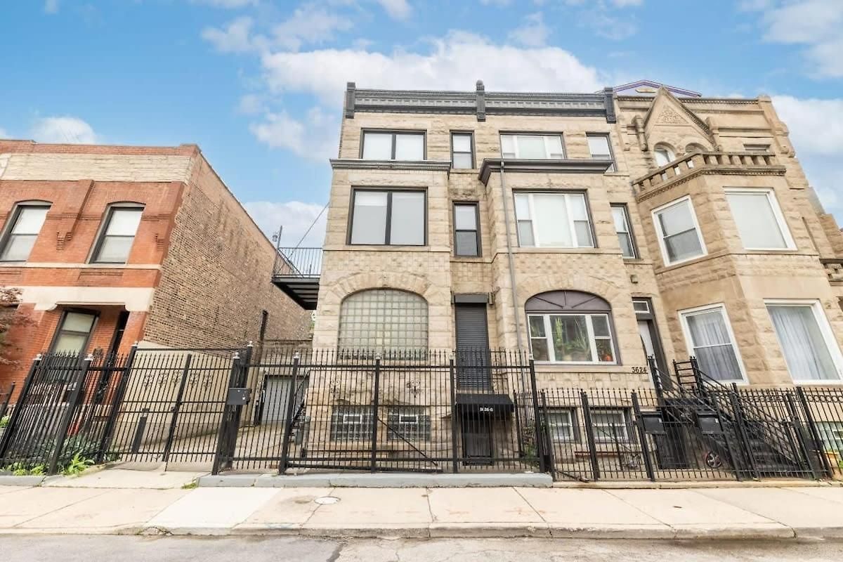 Modern 4 Bedroom Greystone Chicago