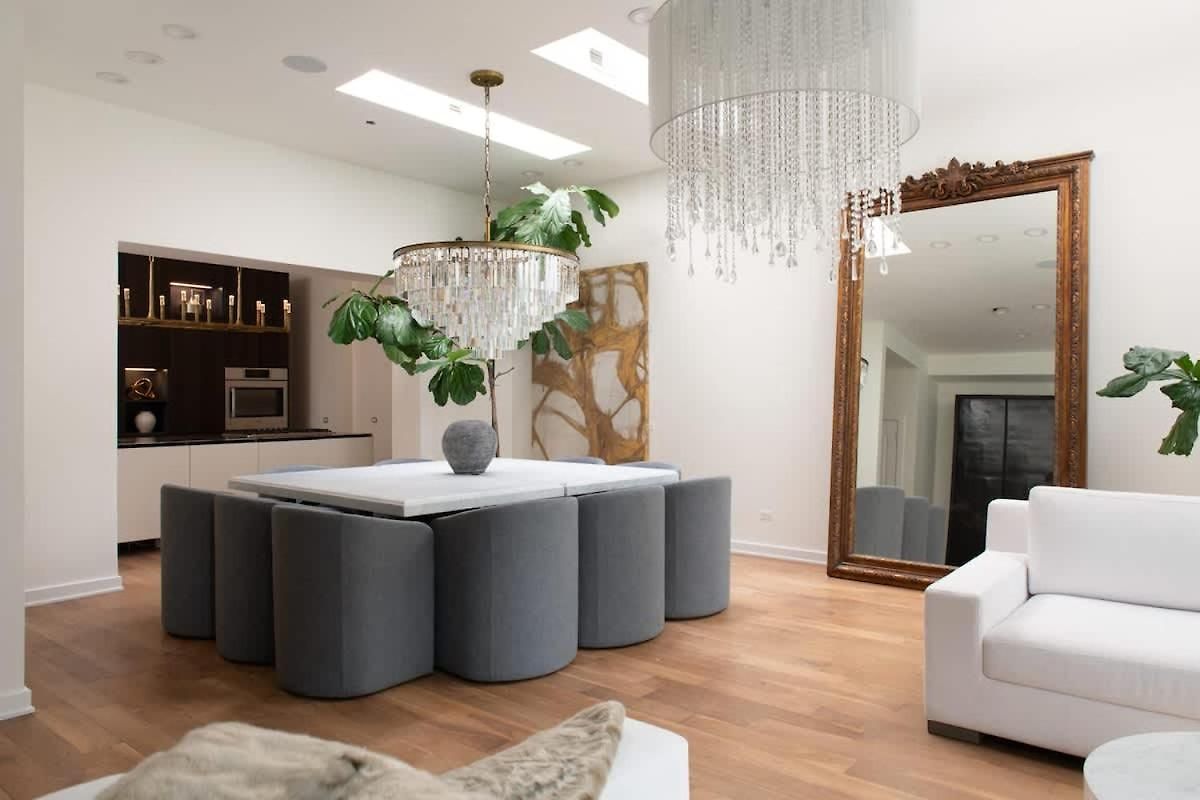 Luxury Gold Coast Penthouse With Deck & Views *