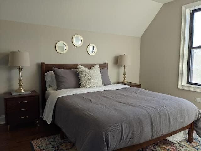 Modern 4 Bedroom In Lakeview