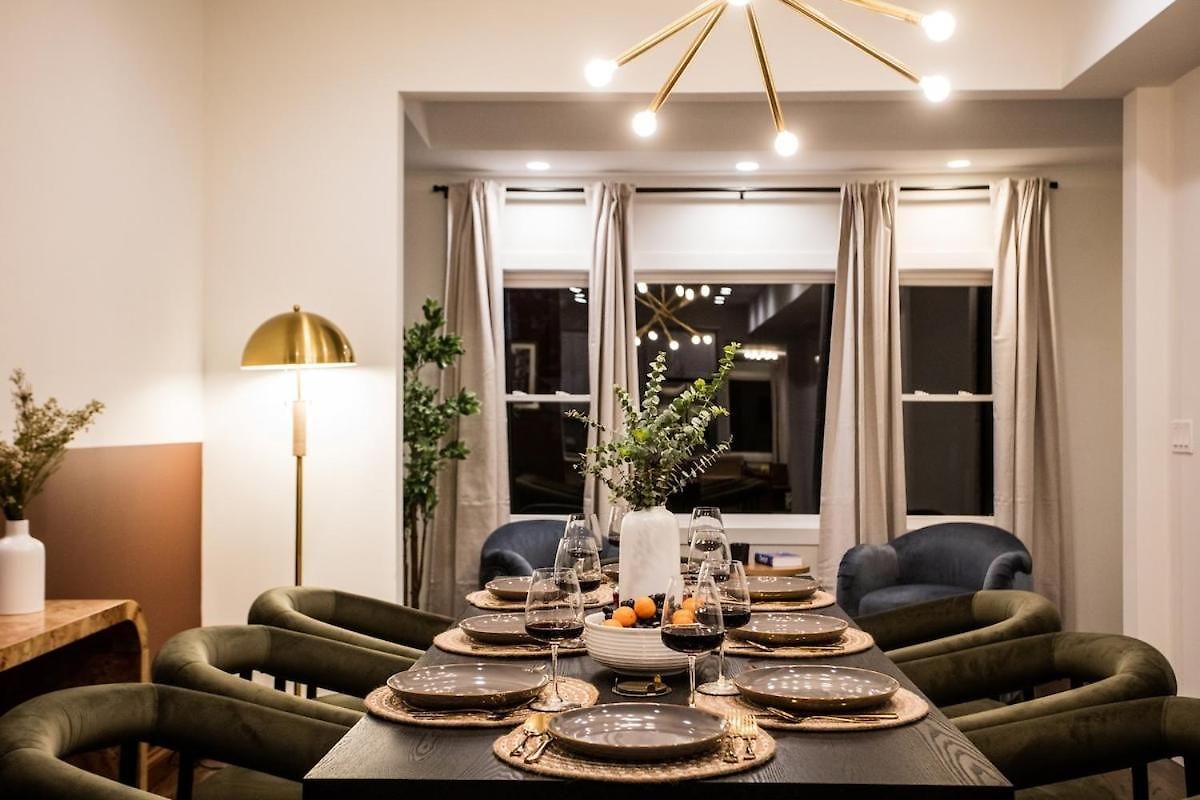 Holiday home The Retreat - Hot Tub, Theater, Game Room, Fire Pit, Bar, Sleeps 14 Chicago