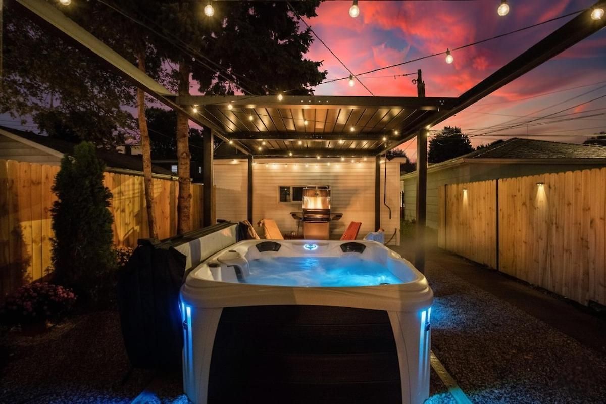 Holiday home The Retreat - Hot Tub, Theater, Game Room, Fire Pit, Bar, Sleeps 14 *