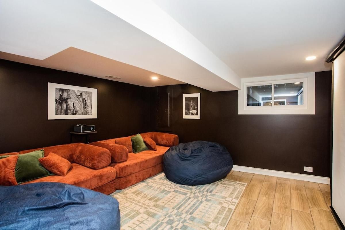 The Retreat - Hot Tub, Theater, Game Room, Fire Pit, Bar, Sleeps 14 Holiday home