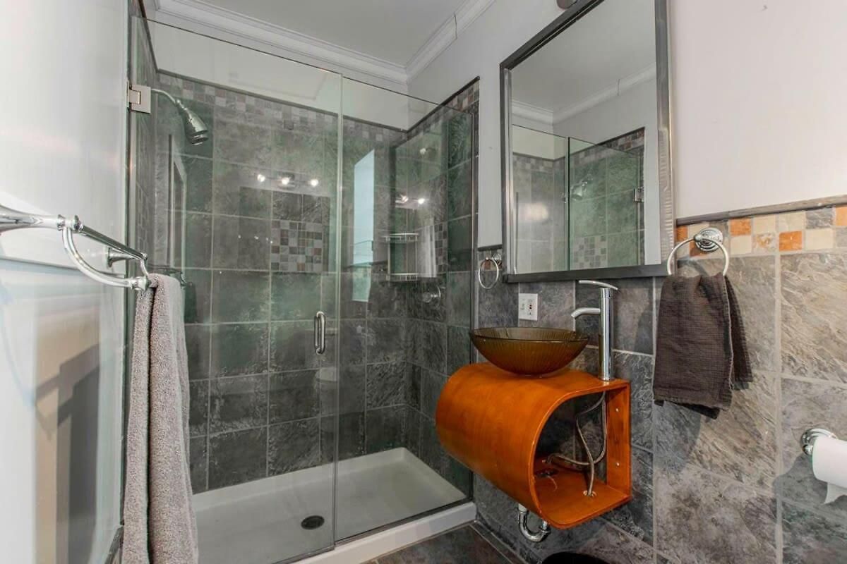 Modern 4 Bedroom Greystone * Chicago
