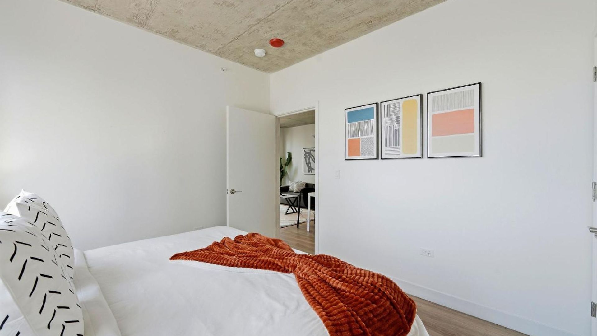 Envitae 4br Modern Sleek Holiday home Chicago