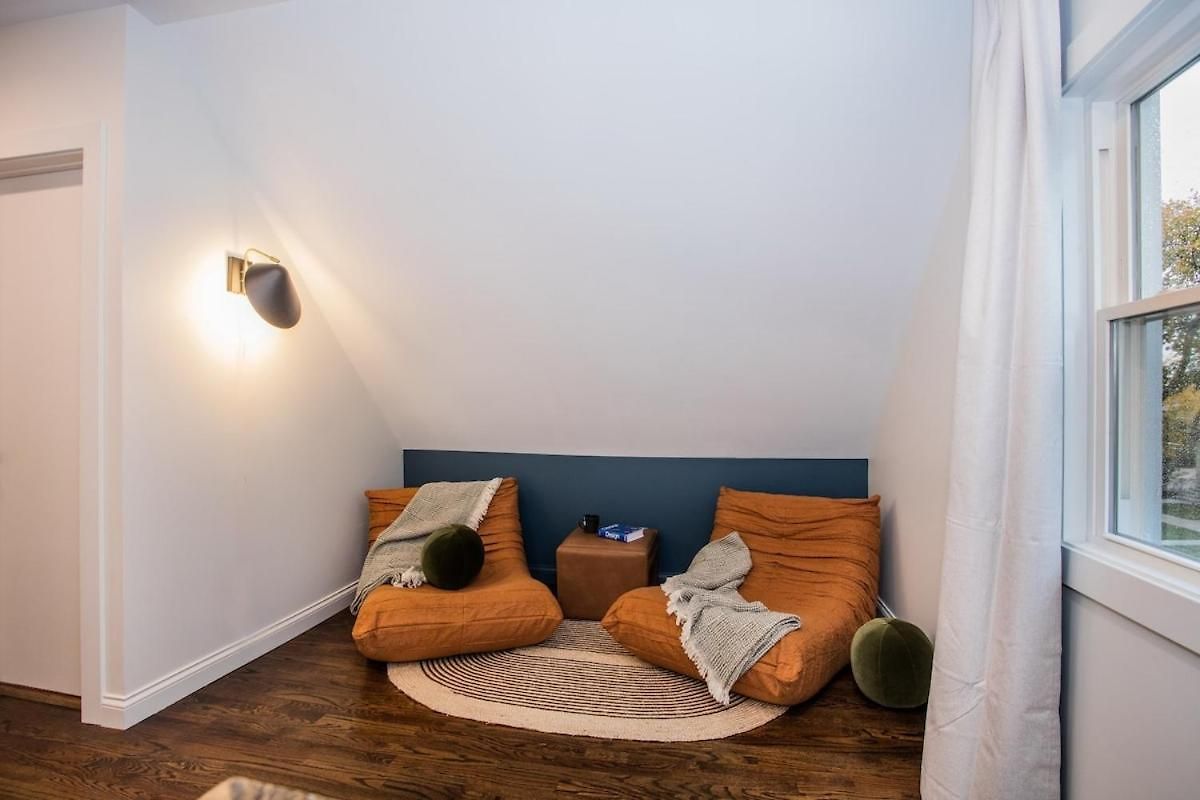 The Retreat - Hot Tub, Theater, Game Room, Fire Pit, Bar, Sleeps 14 * Chicago