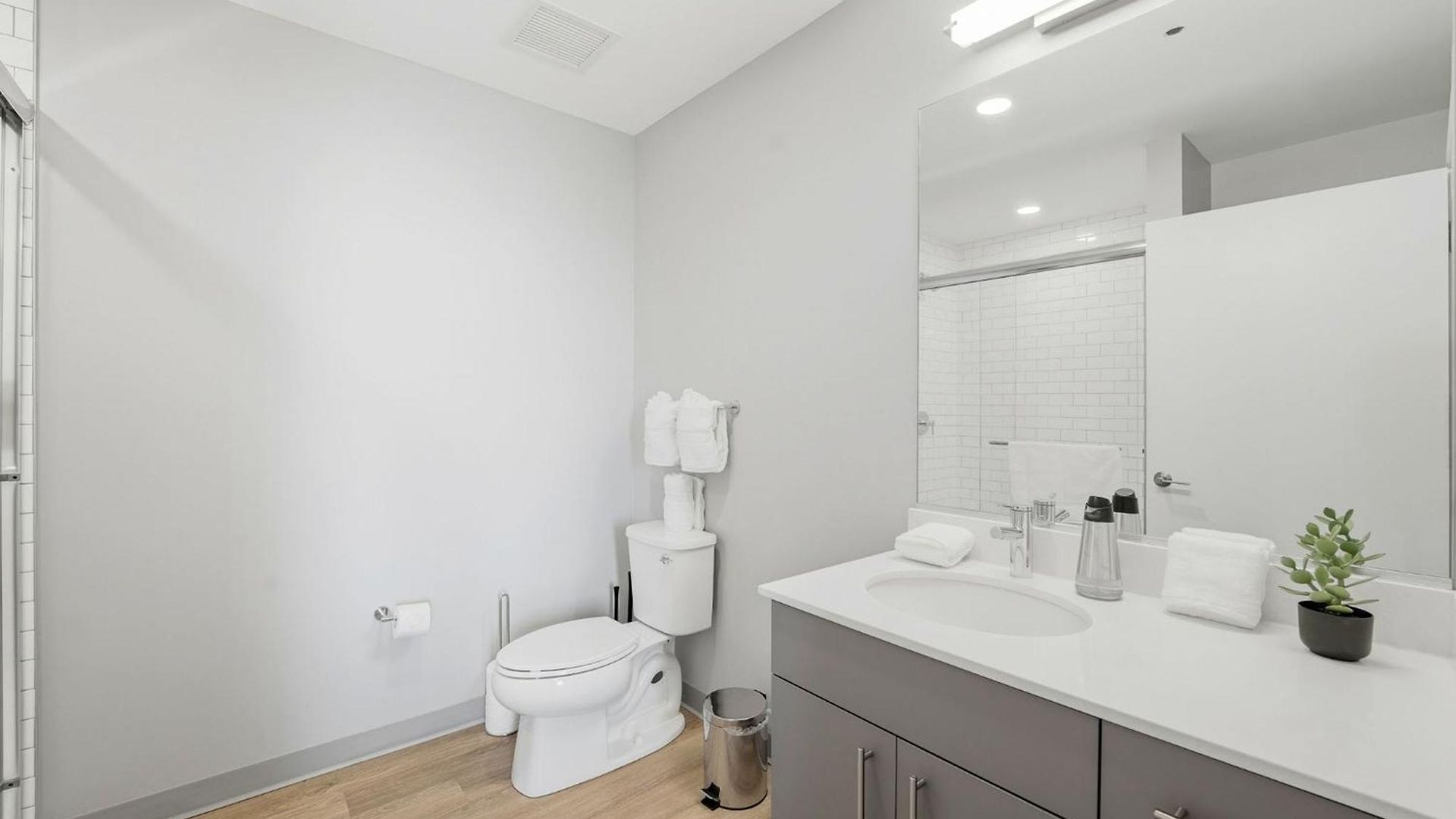Envitae 4br Modern Sleek