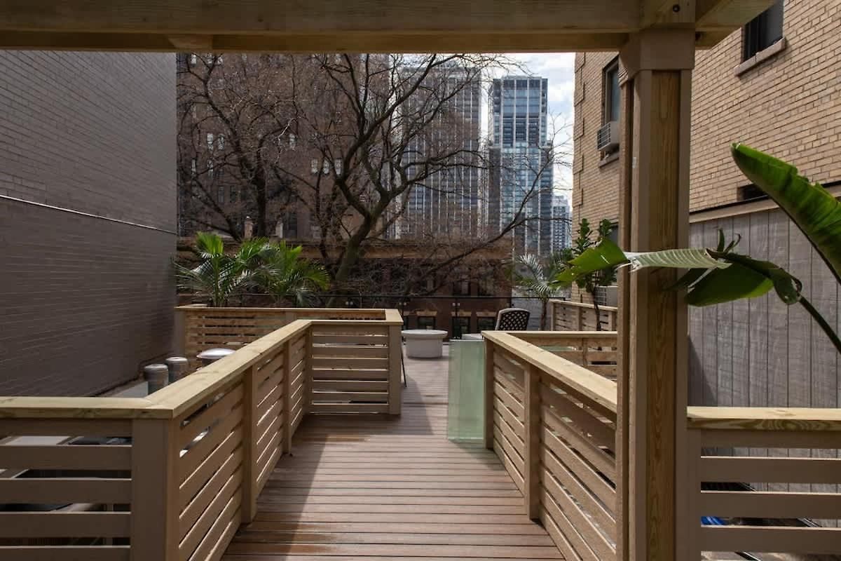 Holiday home Luxury Gold Coast Penthouse With Deck & Views Chicago