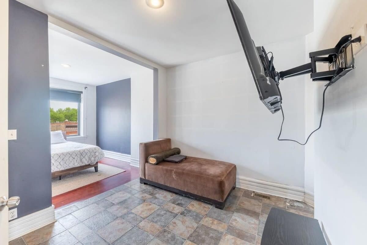 Modern 4 Bedroom Greystone * Chicago