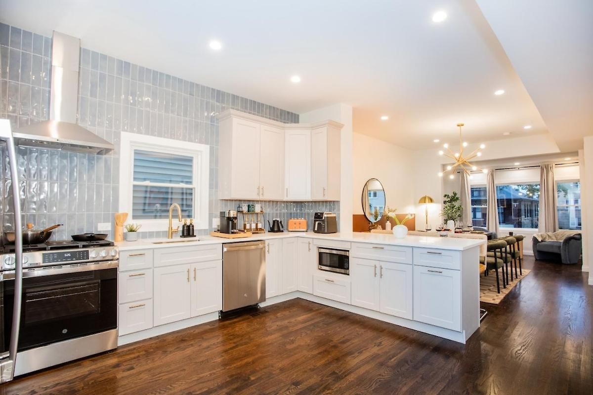 The Retreat - Hot Tub, Theater, Game Room, Fire Pit, Bar, Sleeps 14 *