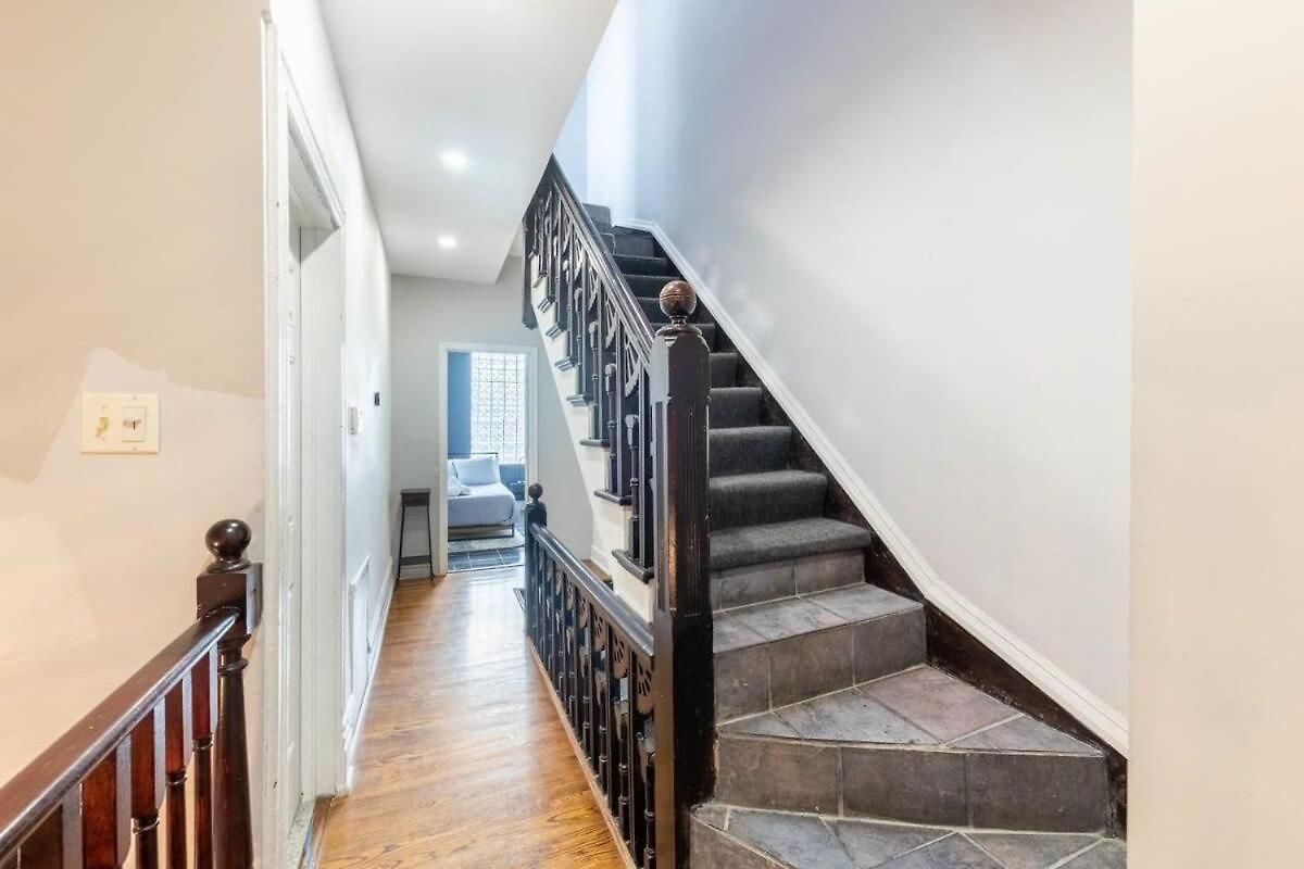 Modern 4 Bedroom Greystone * Chicago