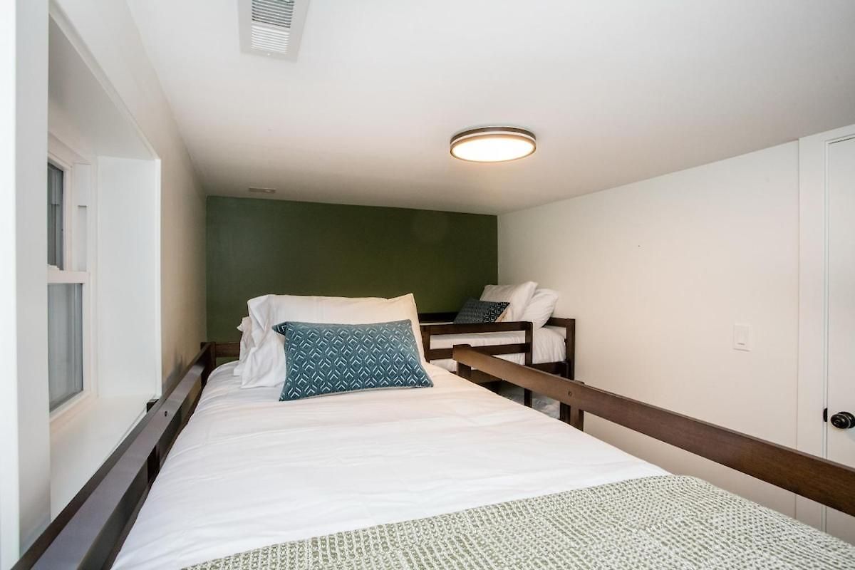 The Retreat - Hot Tub, Theater, Game Room, Fire Pit, Bar, Sleeps 14 Holiday home
