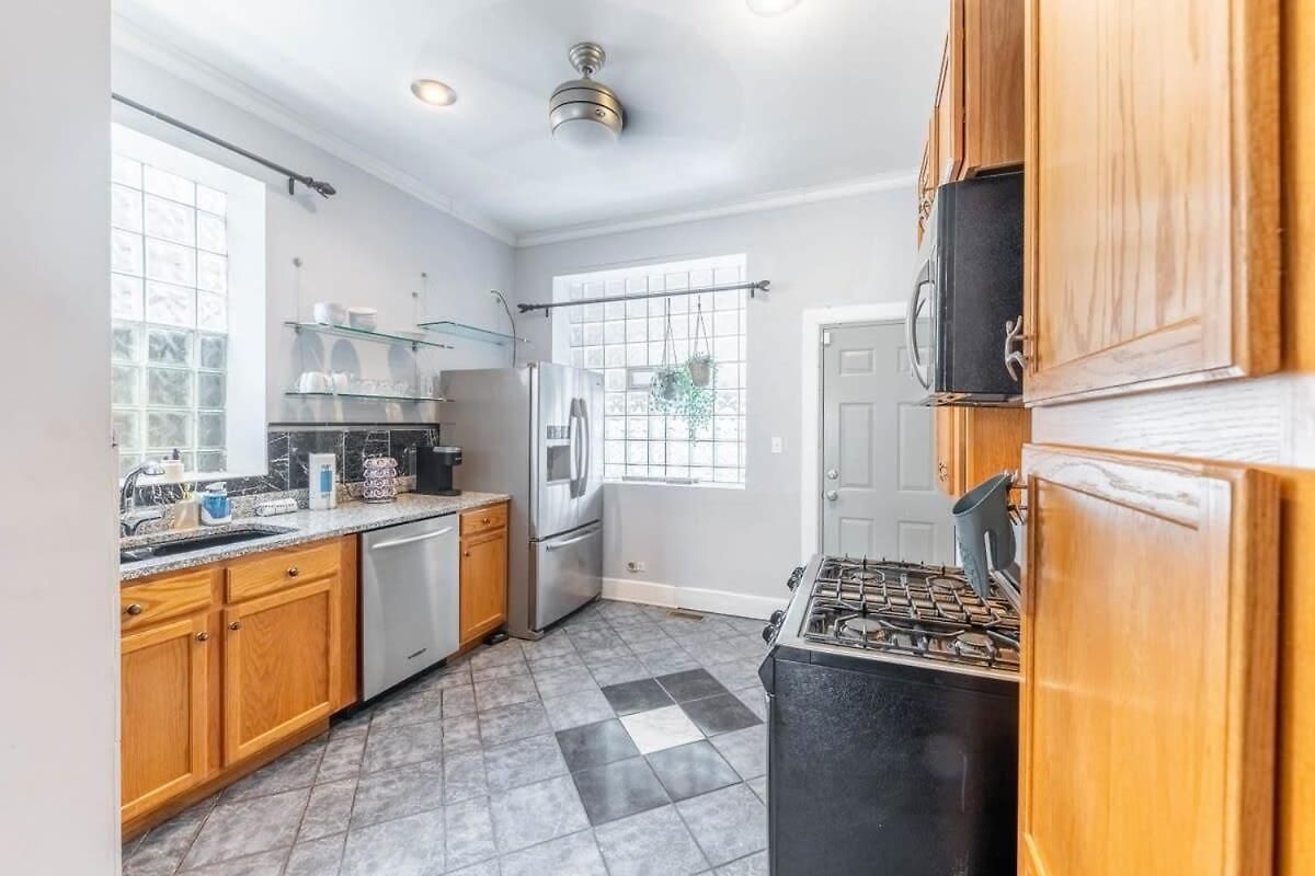 Modern 4 Bedroom Greystone Holiday home Chicago