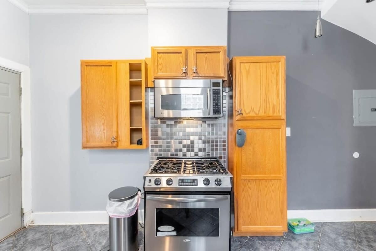 Modern 4 Bedroom Greystone Holiday home Chicago